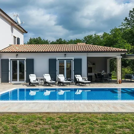 Simone Paradiso Casa de Férias